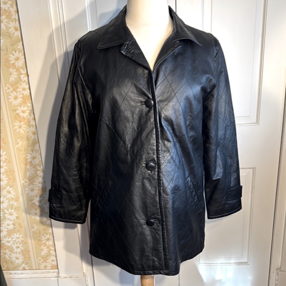 Tribeca Studio Versatile Black Leather Jacket with Diamond Stitching Size L